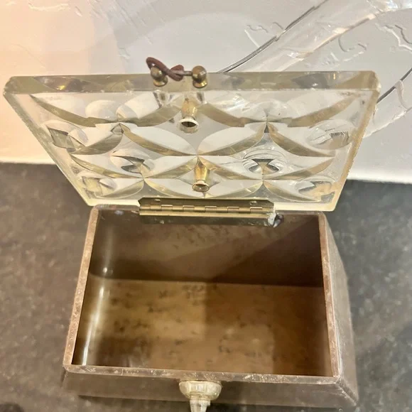 VINTAGE 1950'S LUCITE BOX PURSE W/BROWN AND BLACK SPECKLED BASE